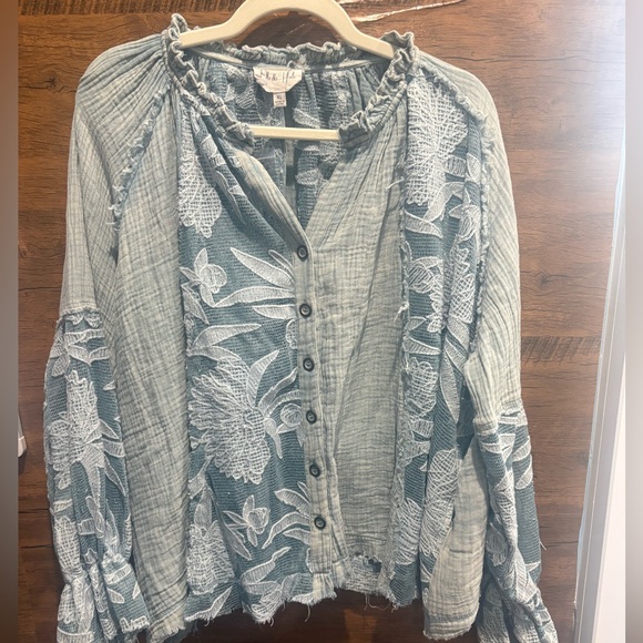 Oli & Hali Sabine Embroiderd Lace Button Front Blouse - Picture 5 of 13